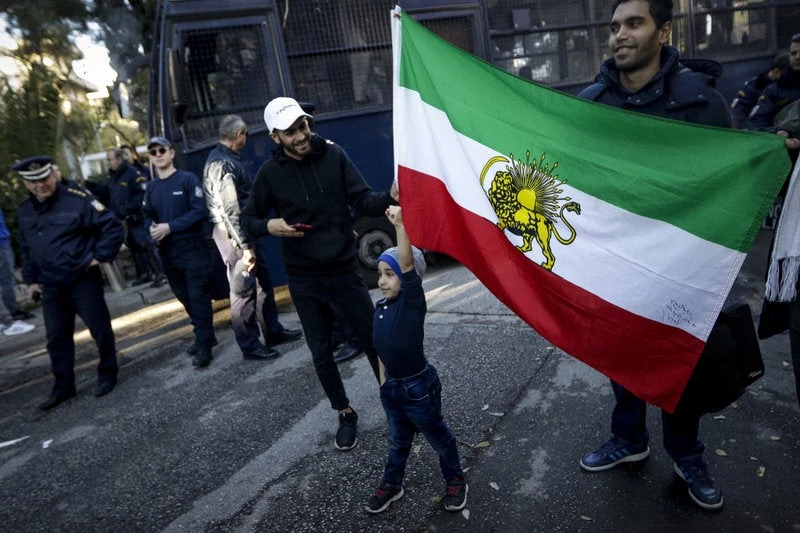 Επεισόδια έξω από την Πρεσβεία του Ιράν στο Ψυχικό- 18 συλλήψεις